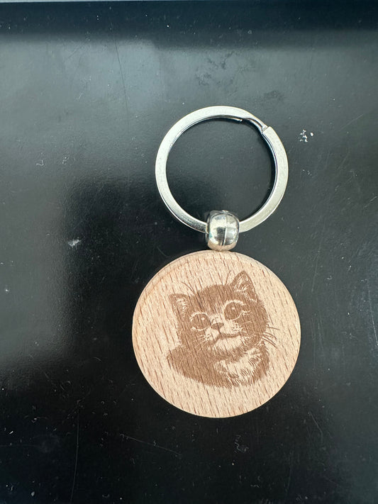 Wooden keychain engraved with a cat